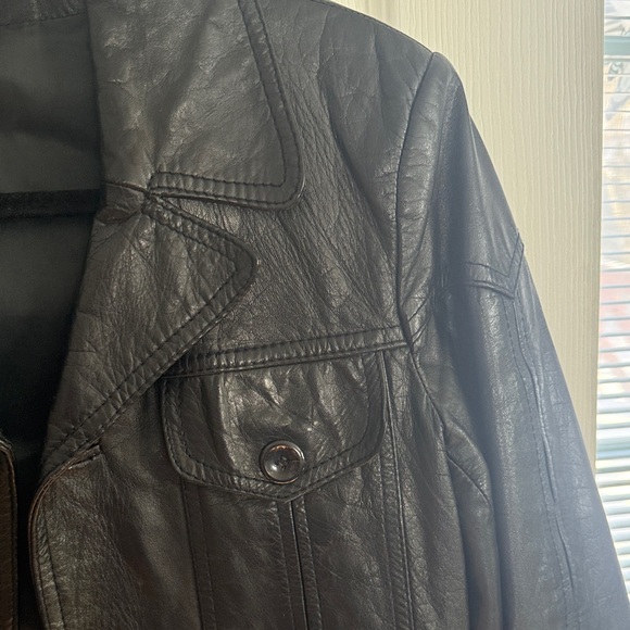 Vintage Men's Black Leather Jacket - Picture 6 of 13